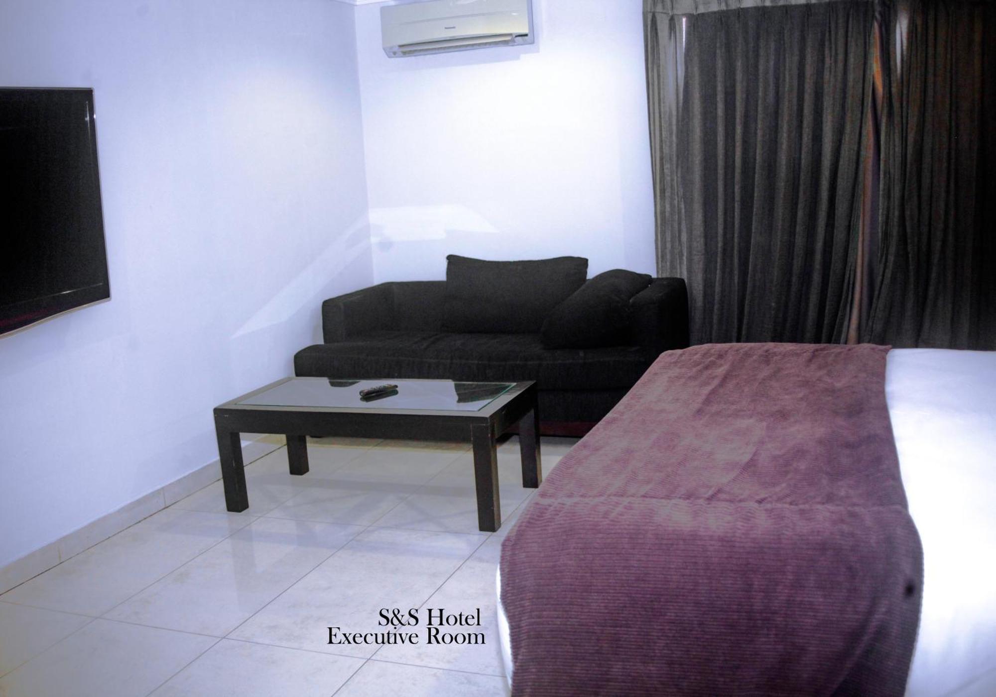 S & S Hotel & Suites 拉各斯 外观 照片