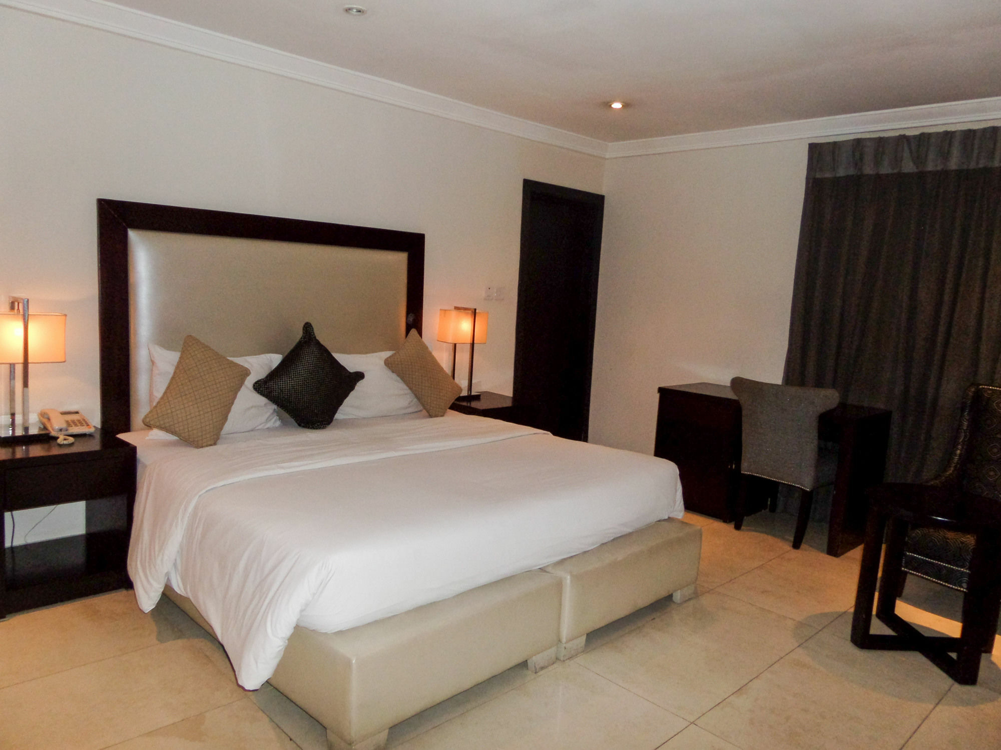 S & S Hotel & Suites 拉各斯 外观 照片